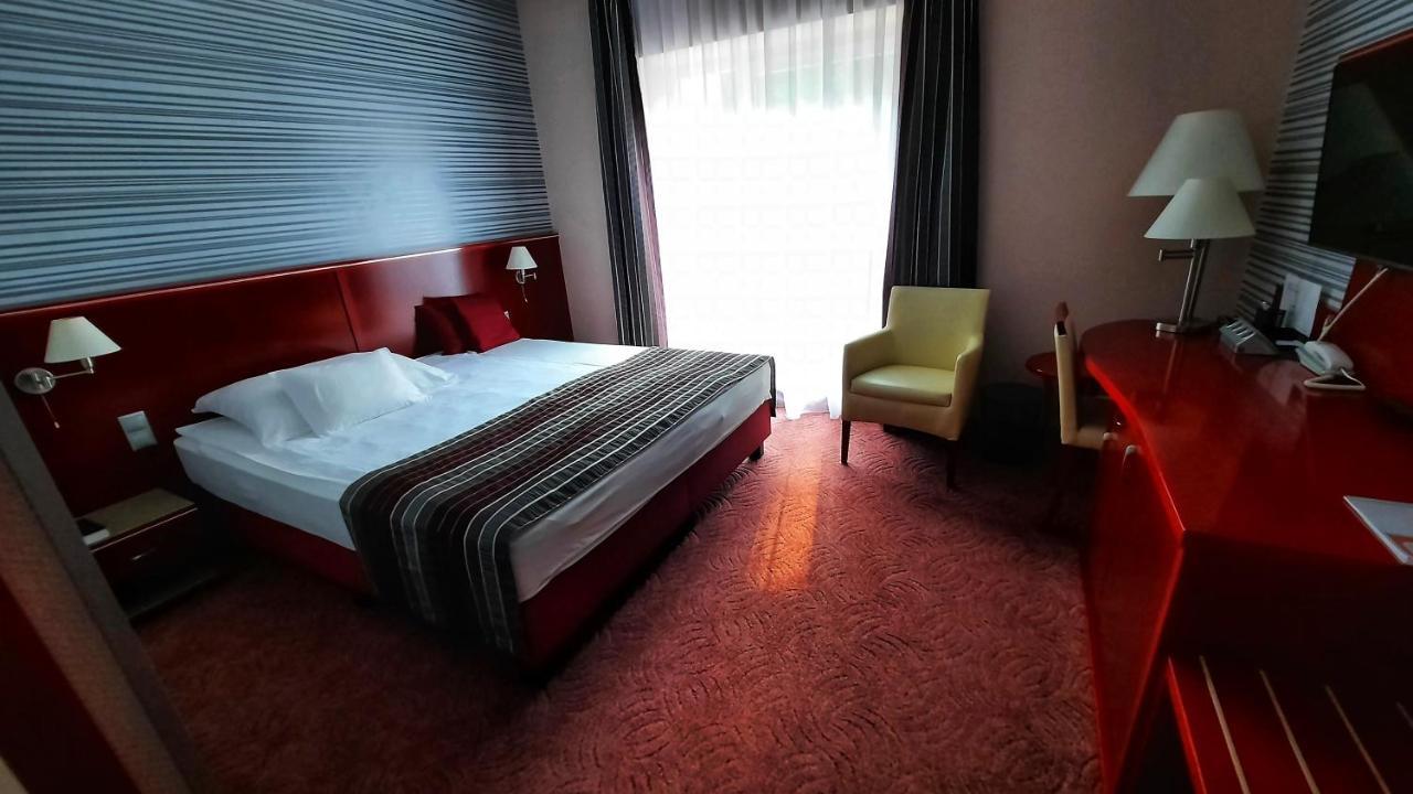 Veronika Hotel Tiszaújváros Extérieur photo